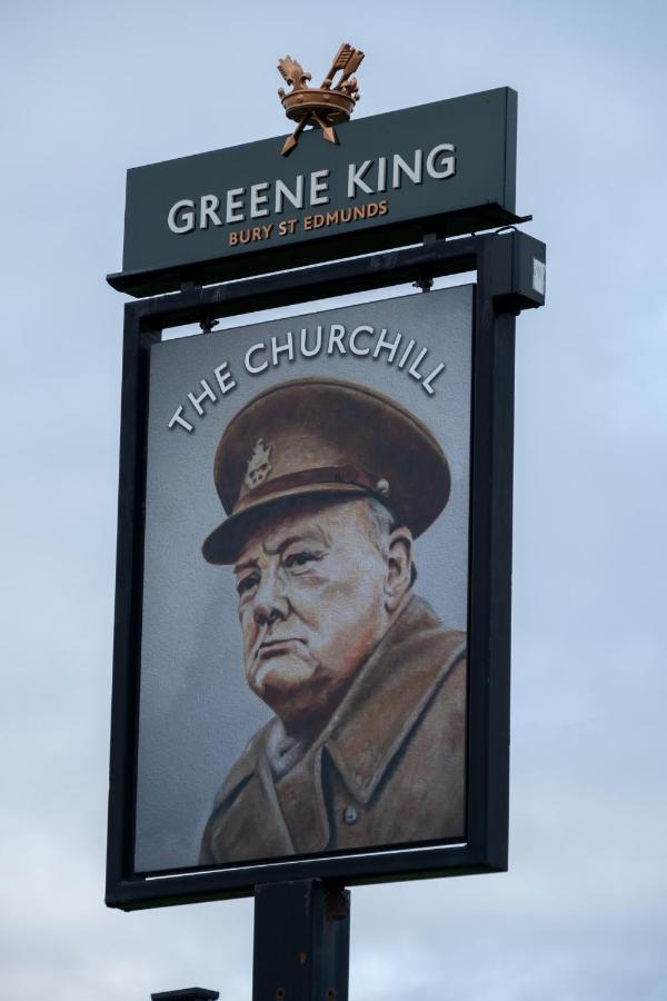 The Churchill By Greene King Inns Royal Wootton Bassett Extérieur photo