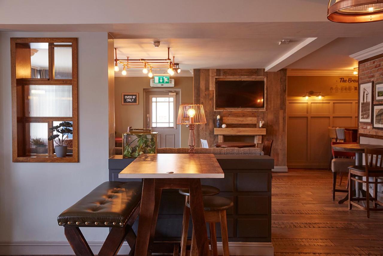 The Churchill By Greene King Inns Royal Wootton Bassett Extérieur photo