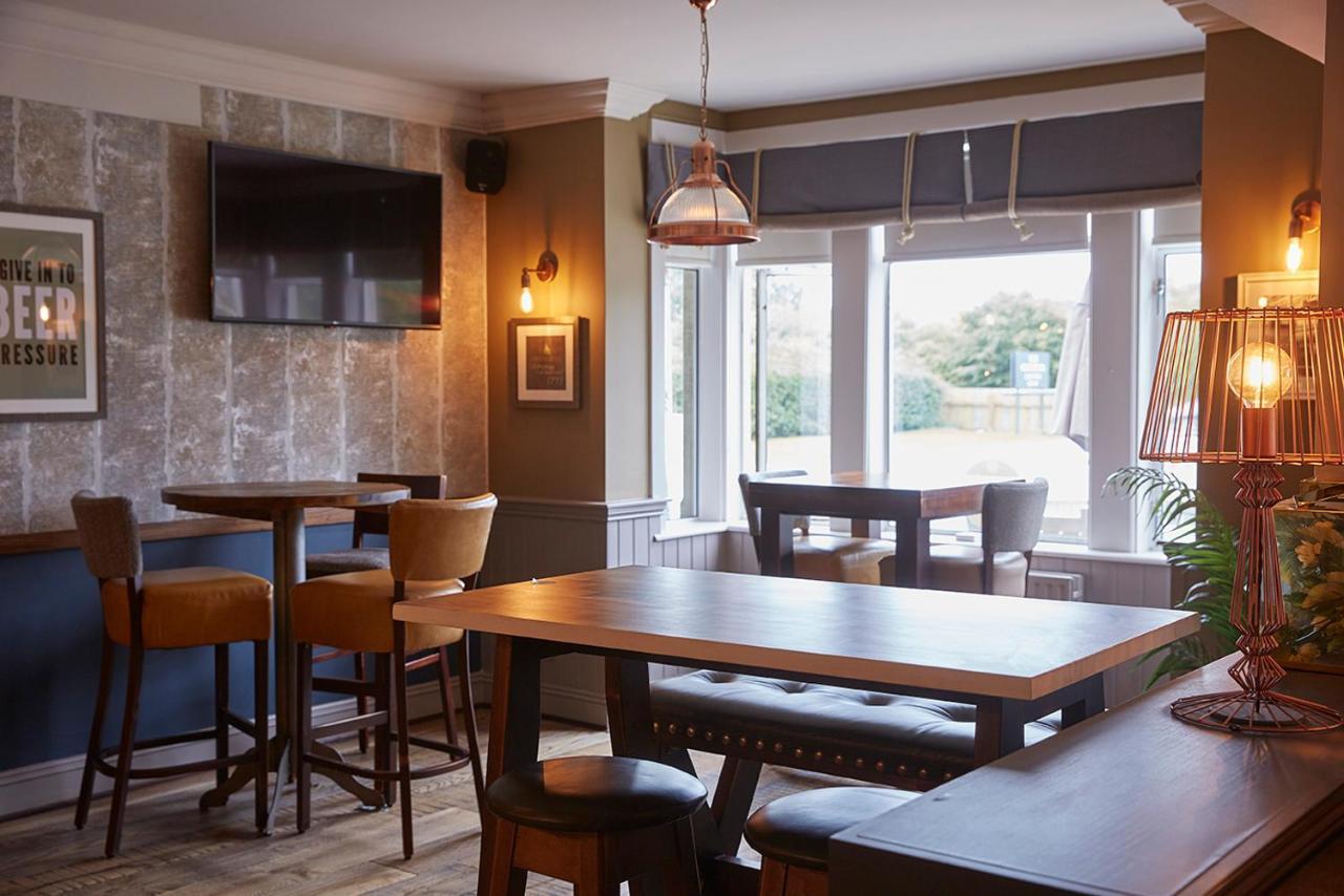 The Churchill By Greene King Inns Royal Wootton Bassett Extérieur photo