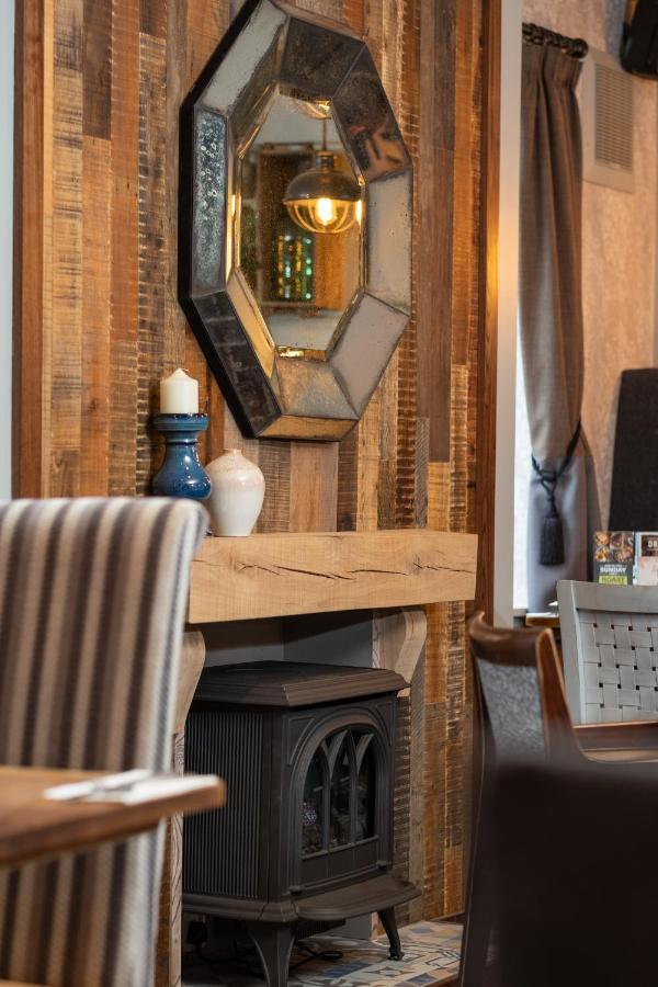 The Churchill By Greene King Inns Royal Wootton Bassett Extérieur photo