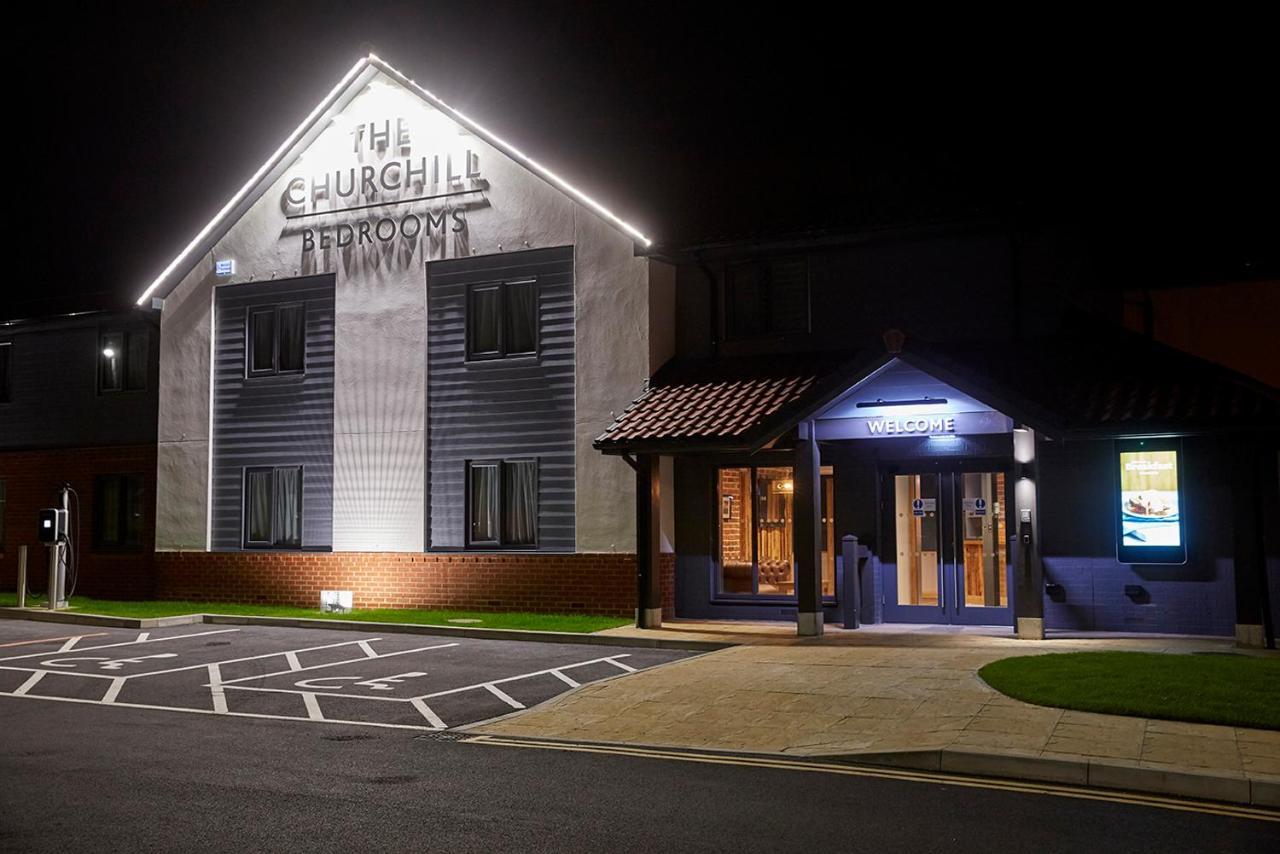 The Churchill By Greene King Inns Royal Wootton Bassett Extérieur photo